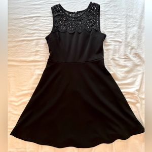 LULU’S MINI BLACK DRESS